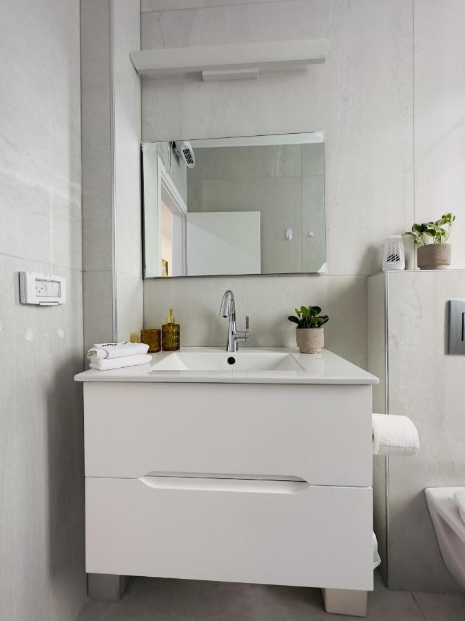 Amazing 2Rooms Apt In Bat Yam - Step By The Beach Exterior foto
